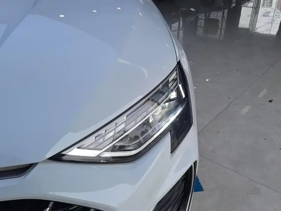 Audi A3 2025 A3L Limousine 35TFSI Flying Spur Premium Edition 2025 — миниатюра 5