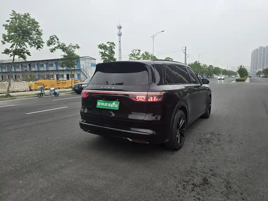 AITO M8 Wenjie M8 2025 Pure Electric Max+ Six-Seat Long Range Version (192-line LiDAR) 2025 — миниатюра 3