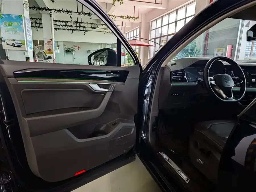 Volkswagen Touareg Touareg 2021 3.0TSI Ruixiang Edition Obsidian Sports Package 2022 — миниатюра 3