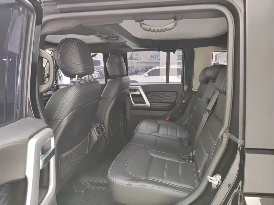 BAIC BJ40 Beijing Off-road BJ40 2024 2.0T City Hunter Glory Edition 2024 — миниатюра 4