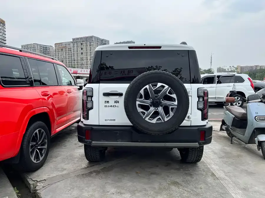 BAIC BJ40 Beijing BJ40 2026 2.0T Gasoline Standard Edition 2025 — миниатюра 3