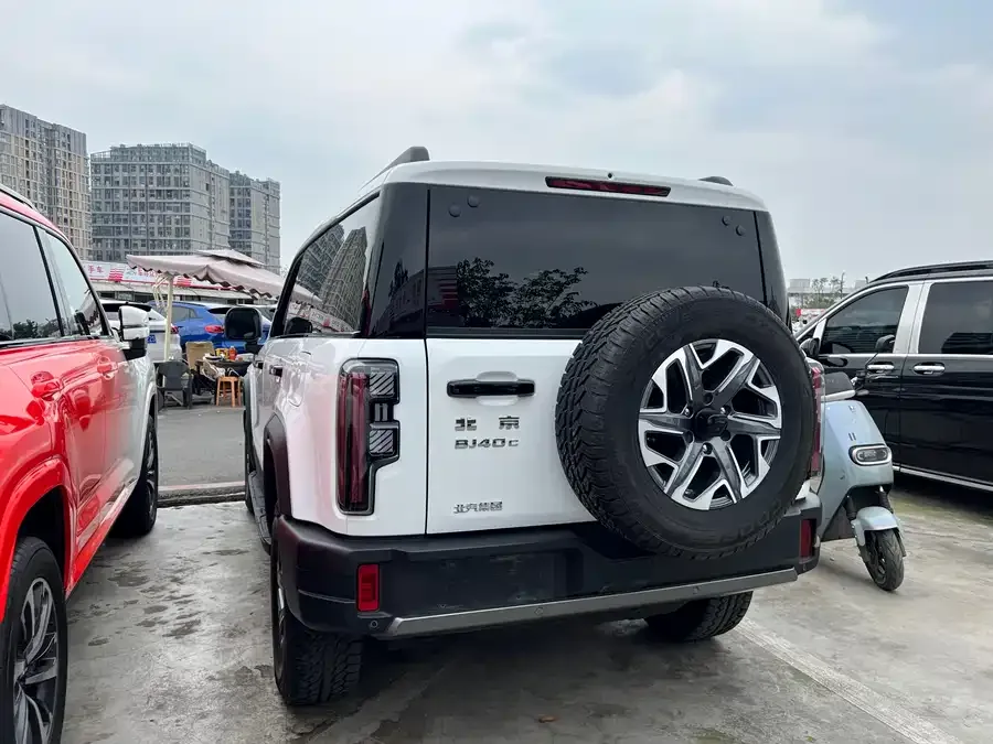 BAIC BJ40 Beijing BJ40 2026 2.0T Gasoline Standard Edition 2025 — миниатюра 5