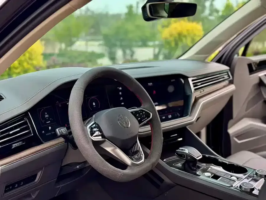 Volkswagen Touareg Touareg 2022 3.0TSI Ruixiang Edition Obsidian Sports Package 2022 — миниатюра 4