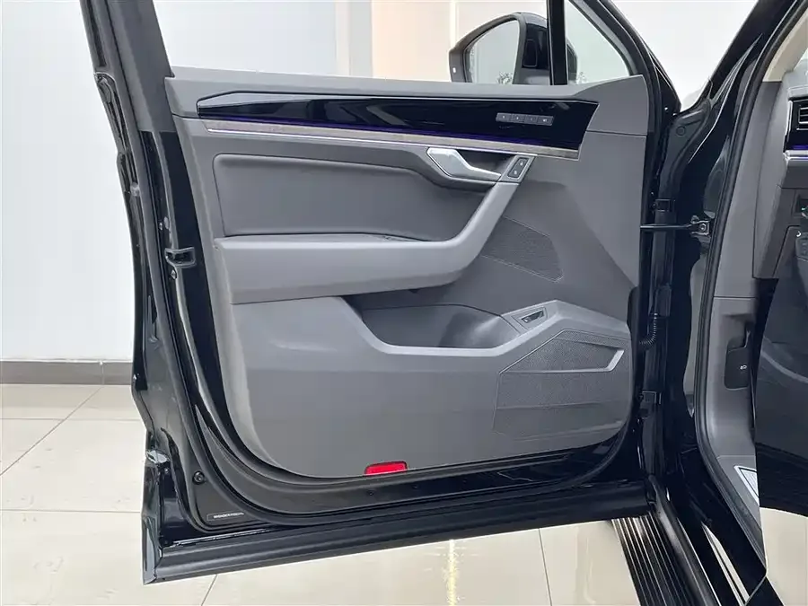 Volkswagen Touareg Touareg 2023 3.0TSI Ruixiang Edition Classic Sports Package 2024 — миниатюра 3