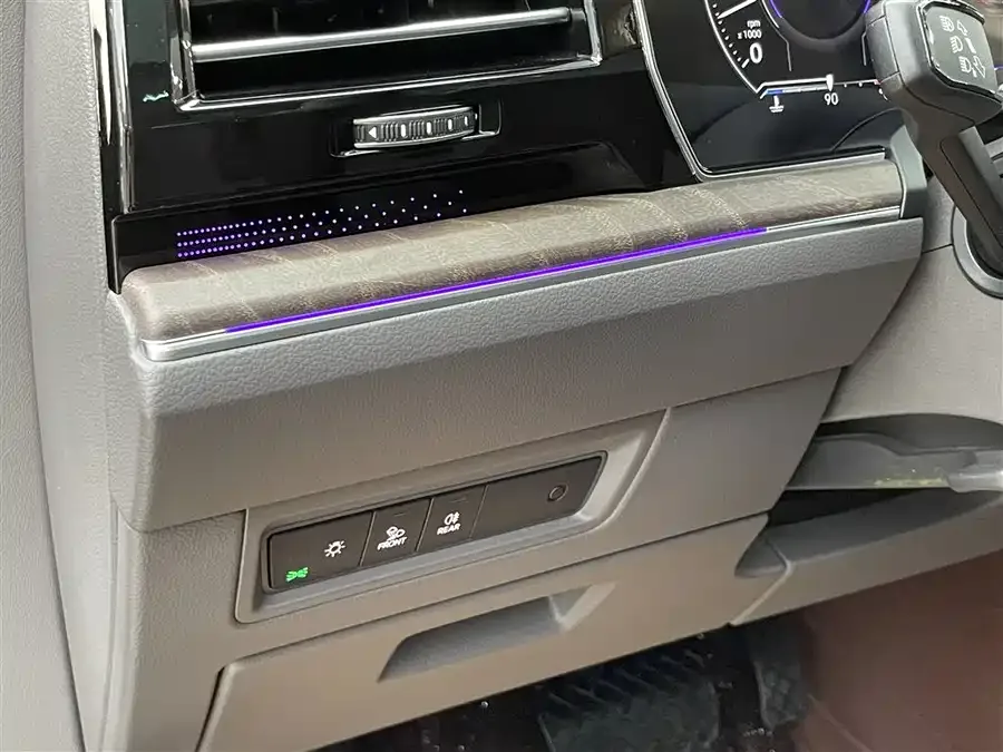 Volkswagen Touareg Touareg 2023 3.0TSI Ruixiang Edition Classic Sports Package 2024 — миниатюра 5