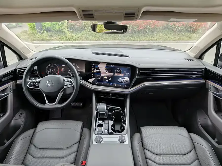 Volkswagen Touareg Touareg 2023 3.0TSI Ruixiang Edition Obsidian Sports Package 2024 — миниатюра 3