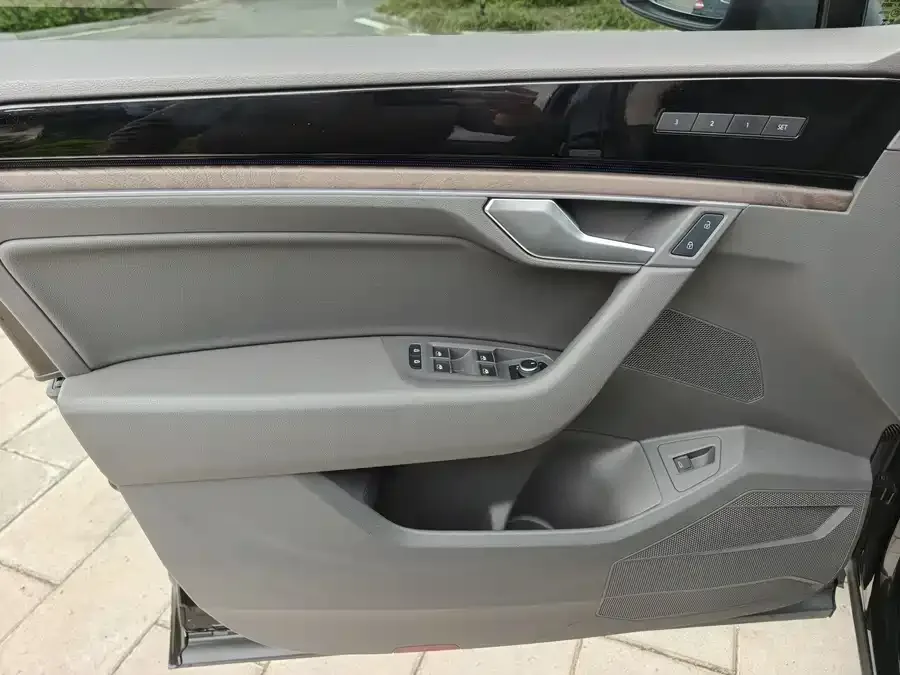 Volkswagen Touareg Touareg 2023 3.0TSI Ruixiang Edition Obsidian Sports Package 2024 — миниатюра 4