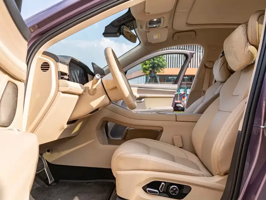 AITO M5 M5 2025 Extended Range Ultra 4WD Edition 2025 — миниатюра 4