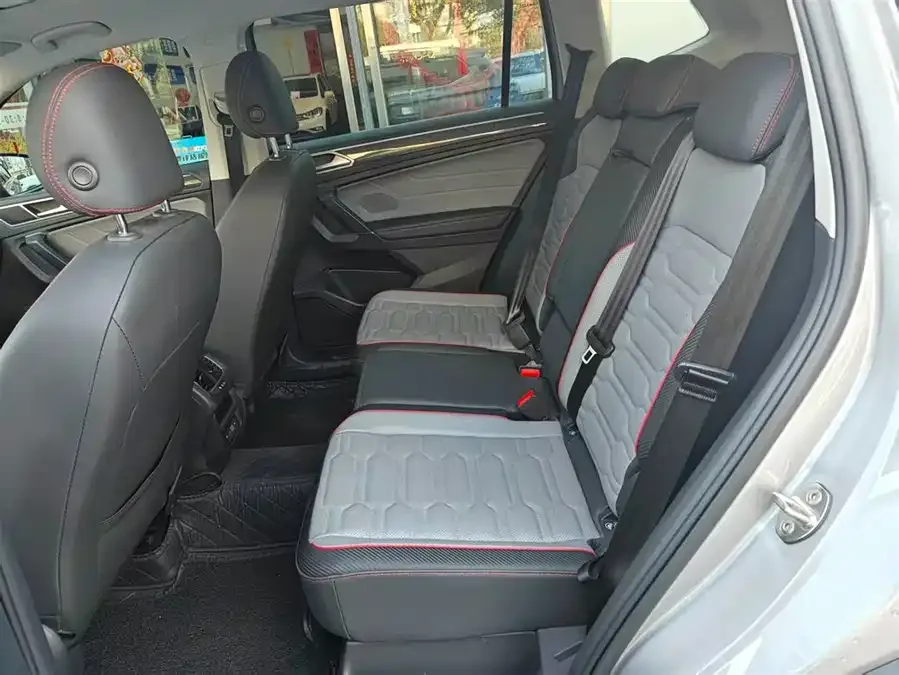 Volkswagen Tiguan L plug-in hybrid Tiguan L Plug-in Hybrid 2022 430PHEV Plug-in Hybrid Flagship Edition 2022 — миниатюра 3