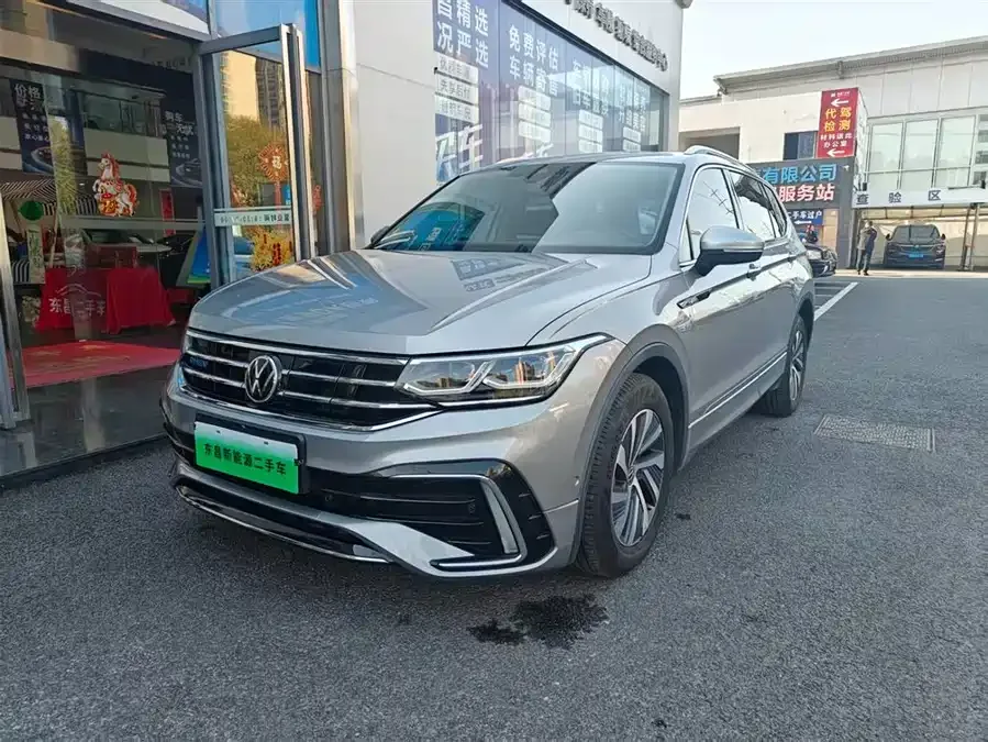 Volkswagen Tiguan L plug-in hybrid Tiguan L Plug-in Hybrid 2022 430PHEV Plug-in Hybrid Flagship Edition 2022 — фото 1, купить с доставкой в Москву