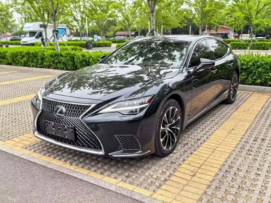 Lexus LS 2023