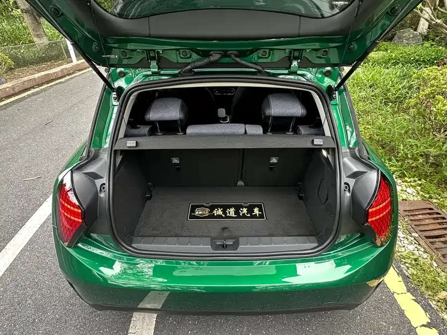 MINI electric COOPER Electric MINI COOPER 2024 456km COOPER E Classic 2024 — миниатюра 3