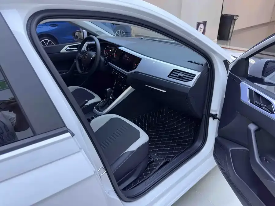 Volkswagen Polo Polo 2021 Plus 1.5L Automatic Colorful Technology Edition 2023 — миниатюра 3