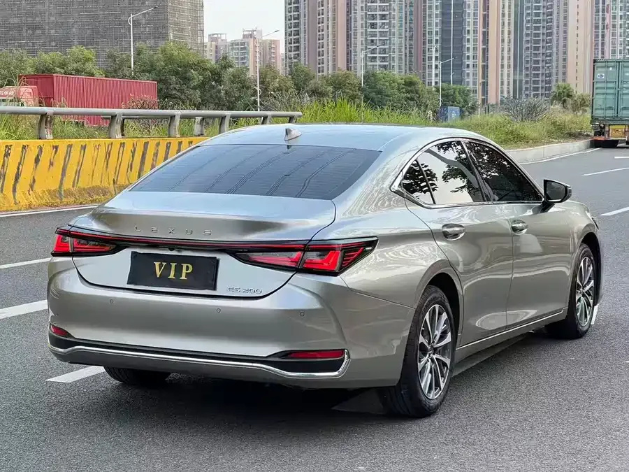 Lexus ES 2025 200 Special Edition 2025 — миниатюра 2