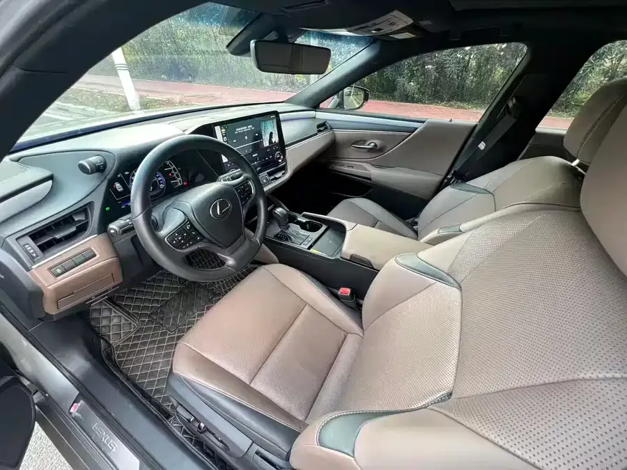 Lexus ES 2025 200 Special Edition 2025 — миниатюра 3