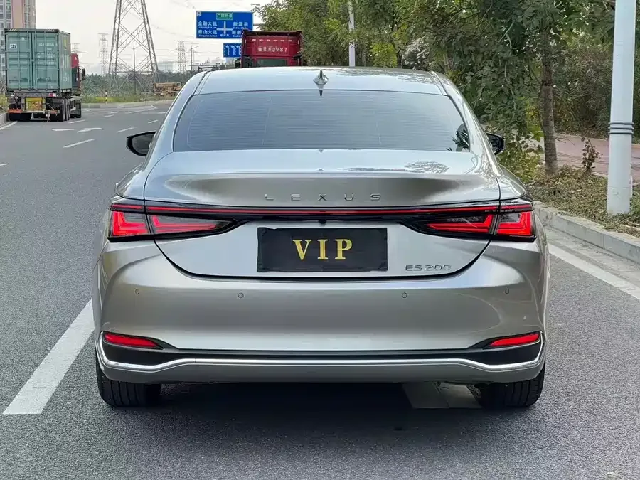 Lexus ES 2025 200 Special Edition 2025 — миниатюра 4