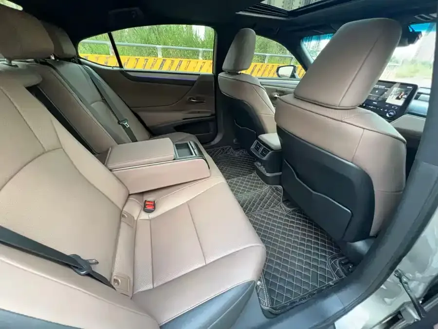 Lexus ES 2025 200 Special Edition 2025 — миниатюра 5
