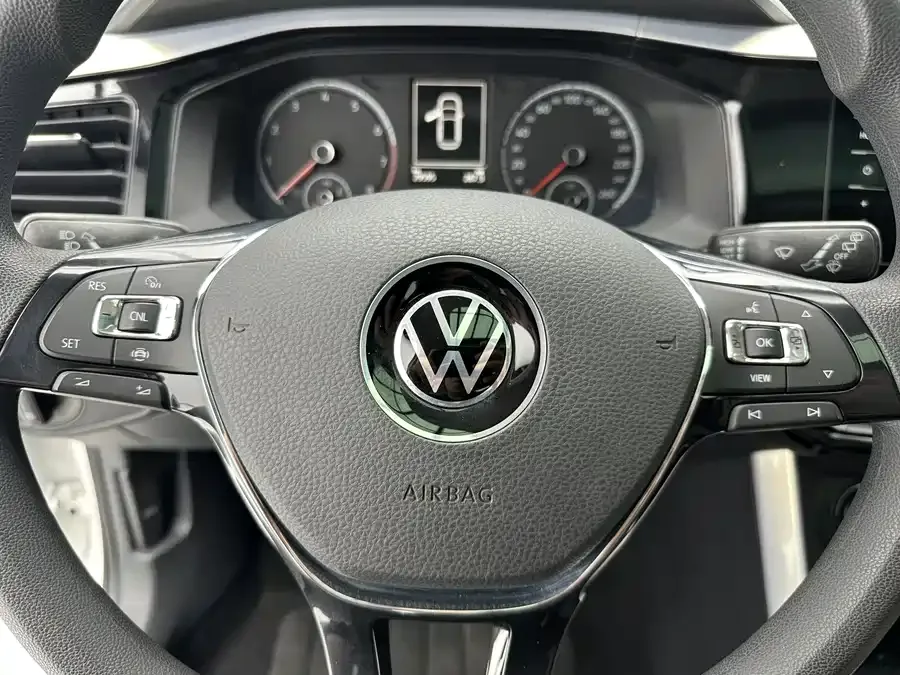 Volkswagen Polo Polo 2021 Plus 1.5L Automatic Colorful Technology Edition 2022 — миниатюра 4