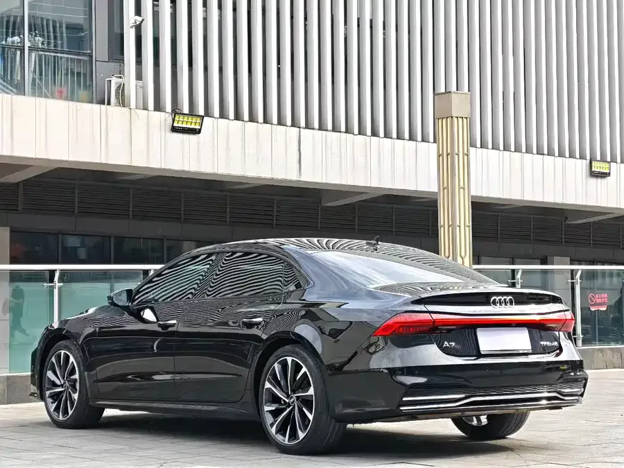 Audi A7L 2022 45 TFSI S-line Dream Flow Crystal Set 2022 — миниатюра 3