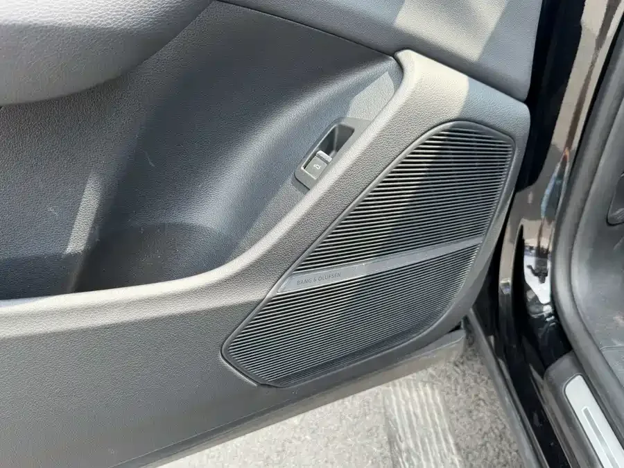 Audi Q8 2022 55 TFSI luxury and dynamic model 2022 — миниатюра 3