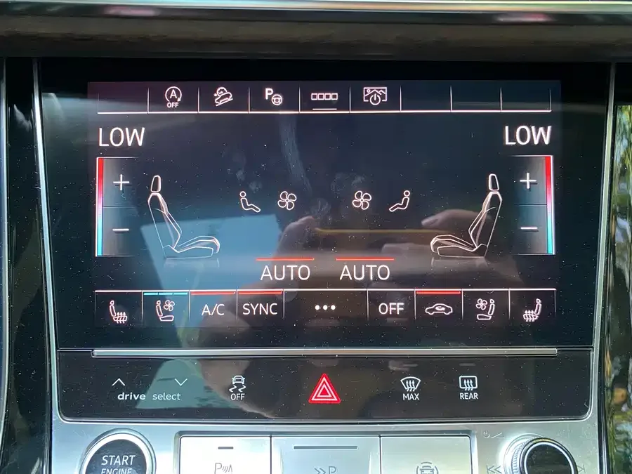 Audi Q7 2023 55 TFSI quattro S line sports model 2023 — миниатюра 5