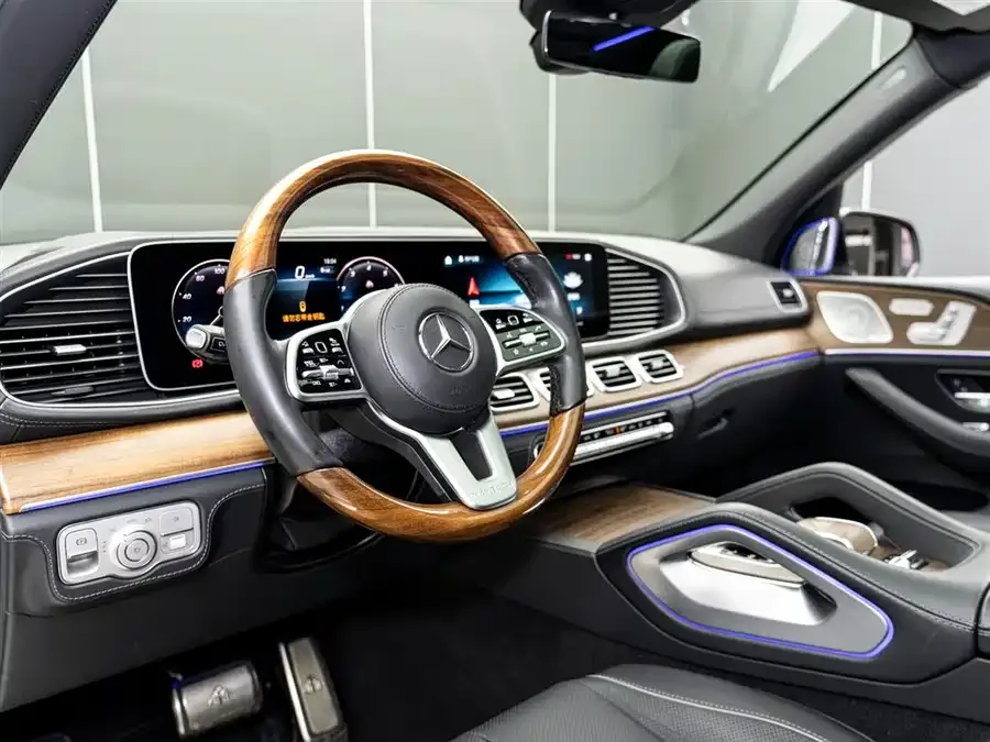 Mercedes-Benz Maybach GLS Maybach GLS 2021 GLS 600 4MATIC Gift Edition 2022 — миниатюра 3