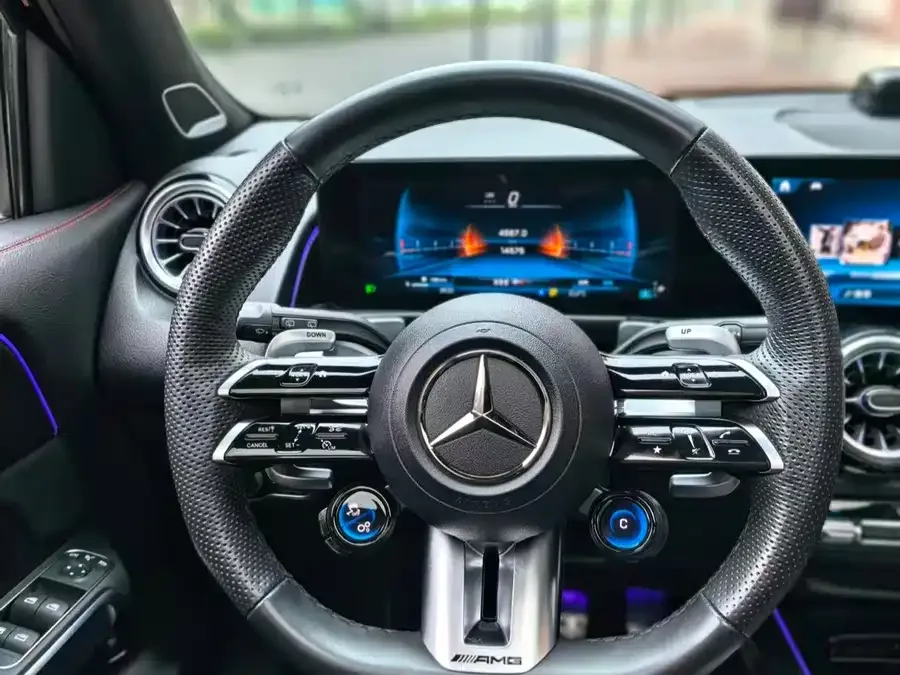 Mercedes-Benz GLB AMG Mercedes-Benz GLB AMG 2024 AMG GLB 35 4MATIC 2024 — миниатюра 3