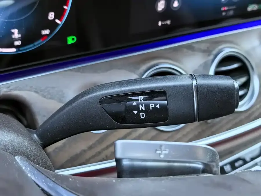 Mercedes-Benz E-Class Mercedes-Benz E-Class 2023 facelift E 300 L Luxury Edition 2022 — миниатюра 3