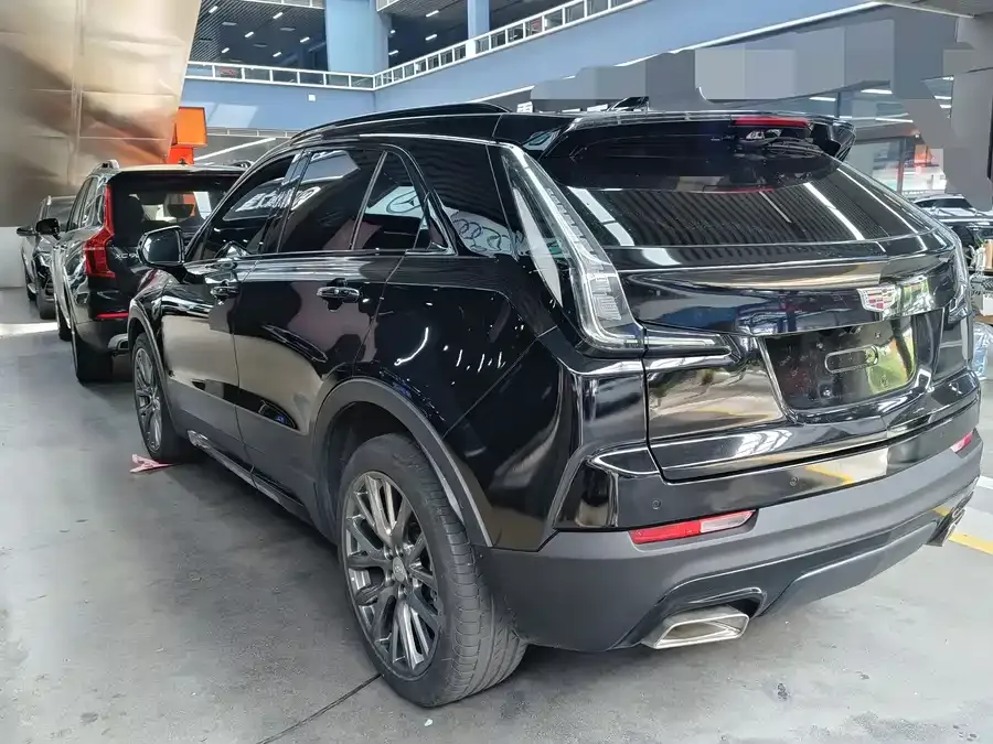 Cadillac XT4 2022 28T two-wheel drive fashion model 2022 — миниатюра 4