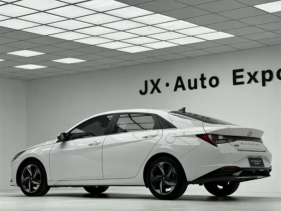 Hyundai Elantra Elantra 2022 1.5L CVT LUX Premium Edition 2022 — миниатюра 3
