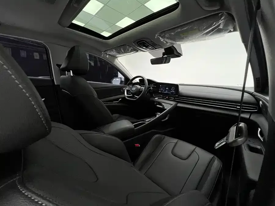 Hyundai Elantra Elantra 2022 1.5L CVT LUX Premium Edition 2022 — миниатюра 5