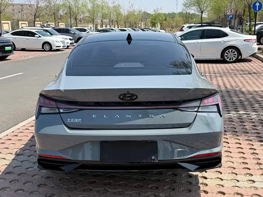 Hyundai Elantra Elantra 2022 1.5L CVT LUX Premium Edition 2022 — миниатюра 2