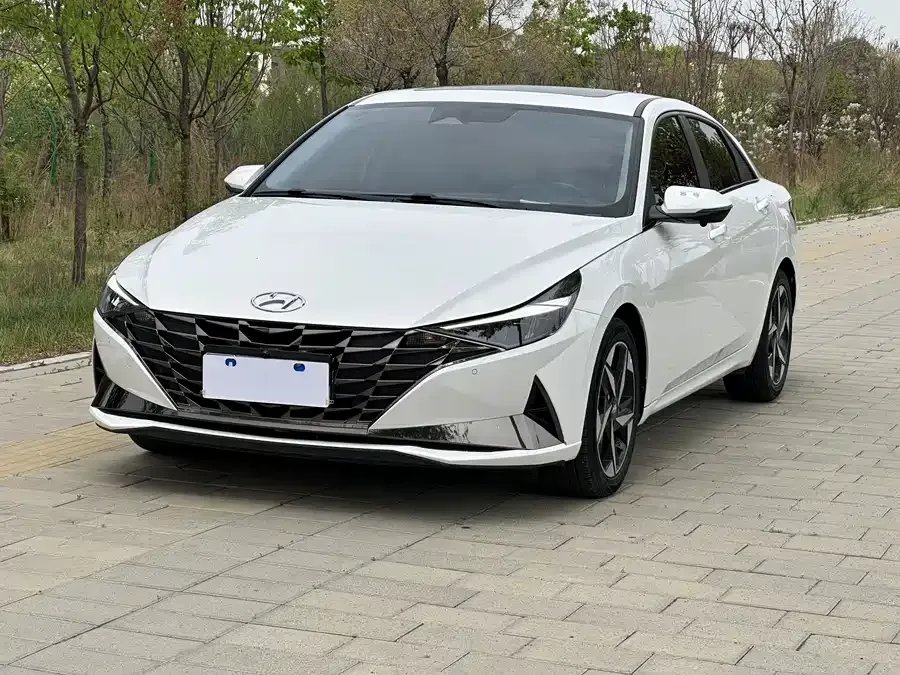 Hyundai Elantra 2022