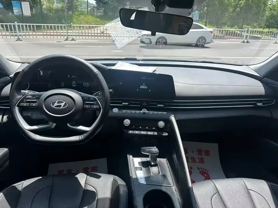 Hyundai Elantra Elantra 2023 1.5L CVT LUX Premium Edition 2024 — миниатюра 5