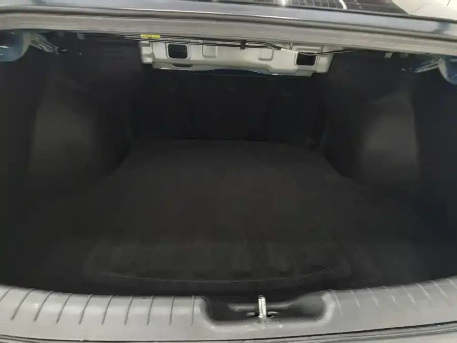 Hyundai Elantra Elantra 2022 240TGDi DCT LUX Premium Edition 2023 — миниатюра 5