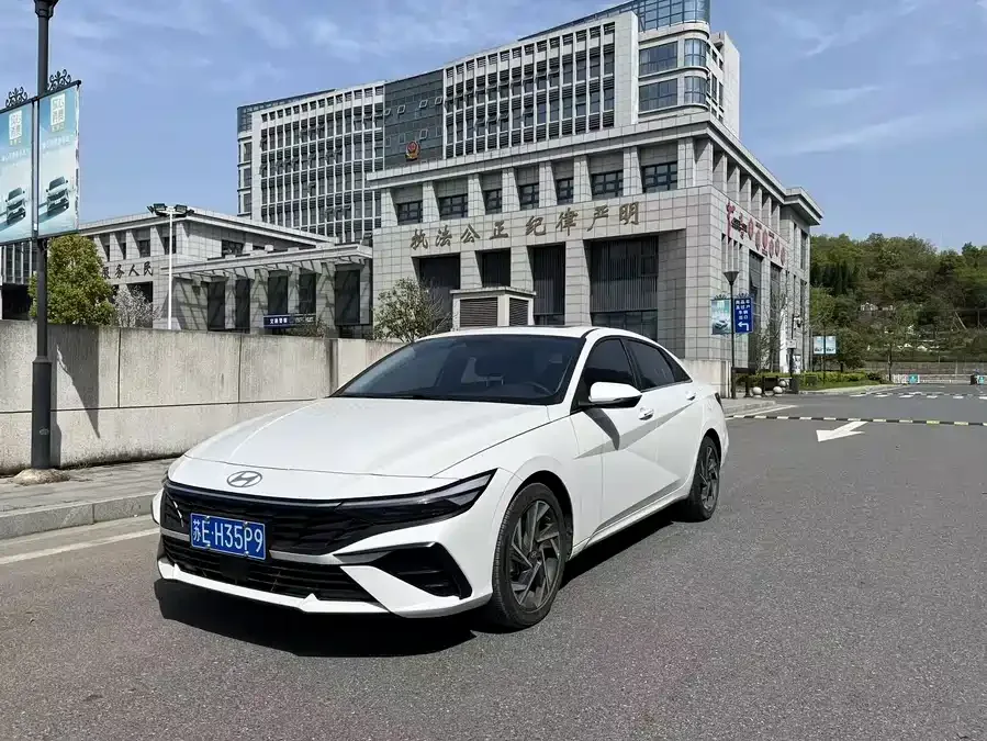 Hyundai Elantra 2024