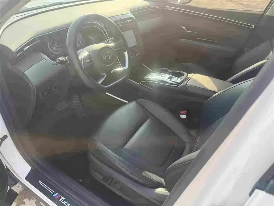 Hyundai tucson l Tucson 2023 Tucson L 1.5T Automatic 2WD LUX Premium Edition 2024 — миниатюра 4