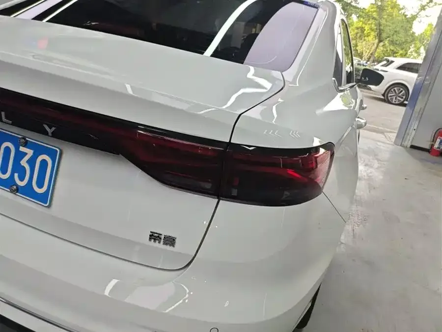 Geely Emgrand Emgrand 2022 4th Generation 1.5L CVT Flagship Model 2022 — миниатюра 4