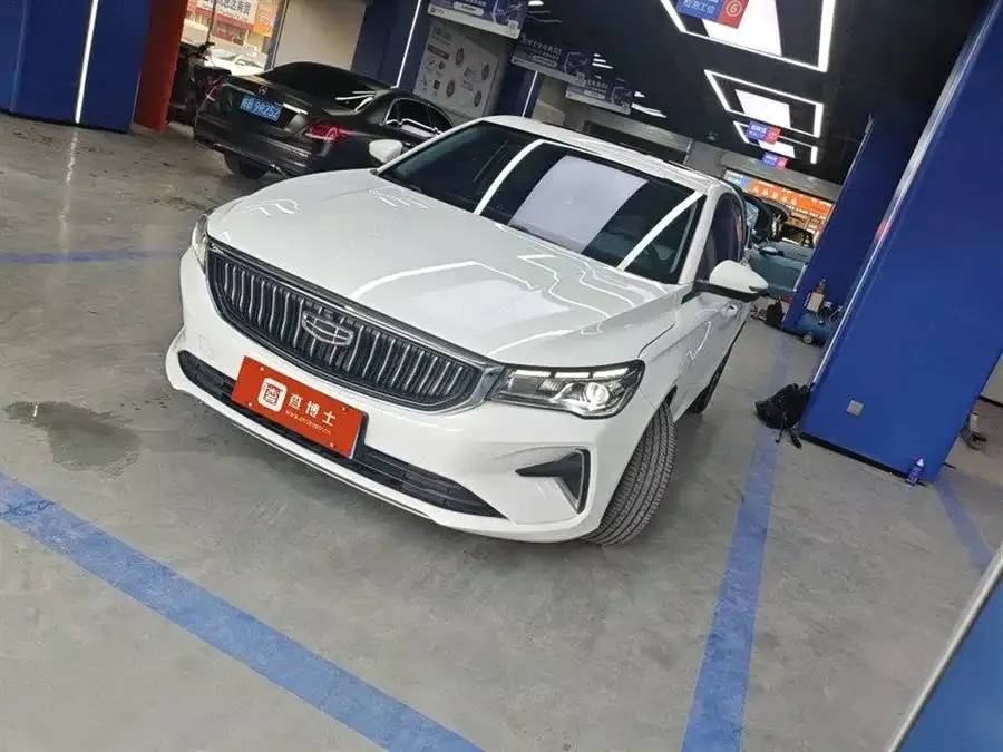 Geely Emgrand 2022