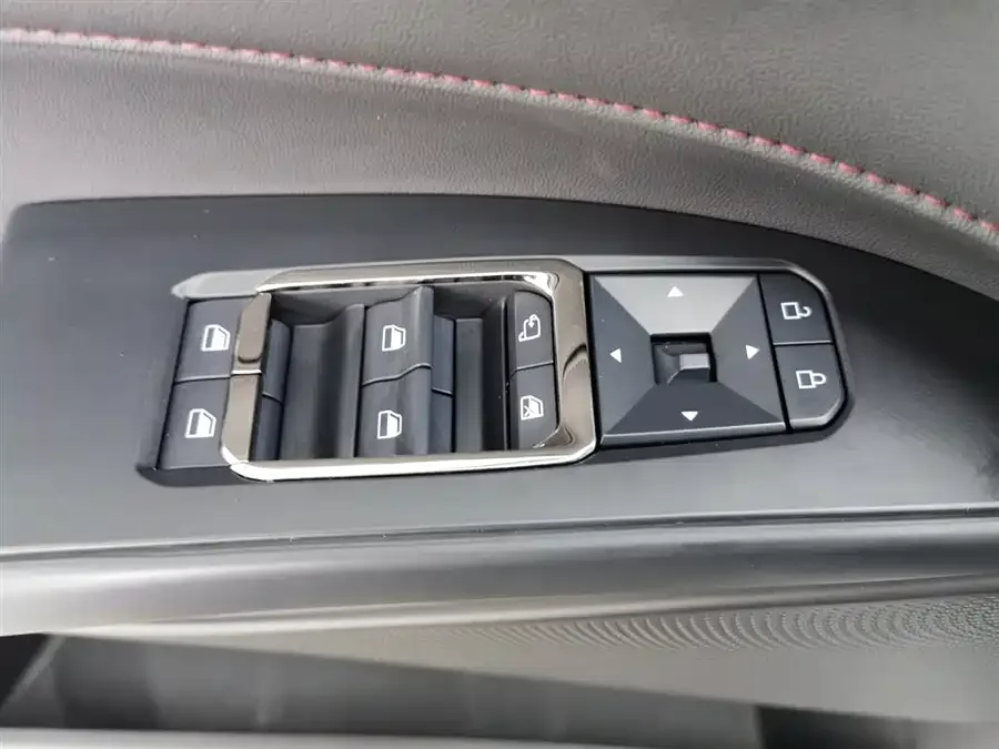 Ford Mondeo Mondeo 2023 1.5T E-hybrid luxury model 2024 — миниатюра 3