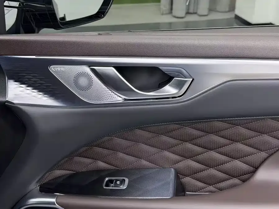 WEY Mocha Wei Mocha 2021 2.0T 4WD Special Edition 2022 — миниатюра 3