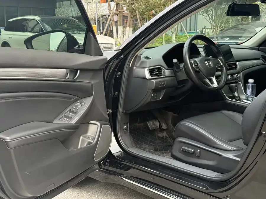 Honda Accord Accord 2022 260TURBO Deluxe Edition 2023 — миниатюра 2
