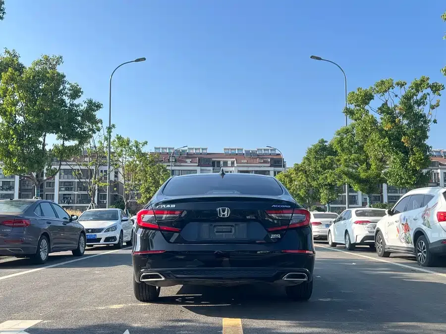 Honda Accord Accord 2022 260TURBO Deluxe Edition 2022 — миниатюра 5
