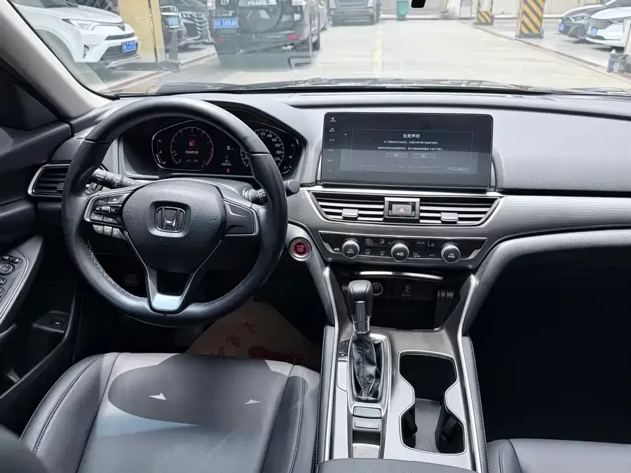Honda Accord Accord 2022 260TURBO Deluxe Edition 2022 — миниатюра 2