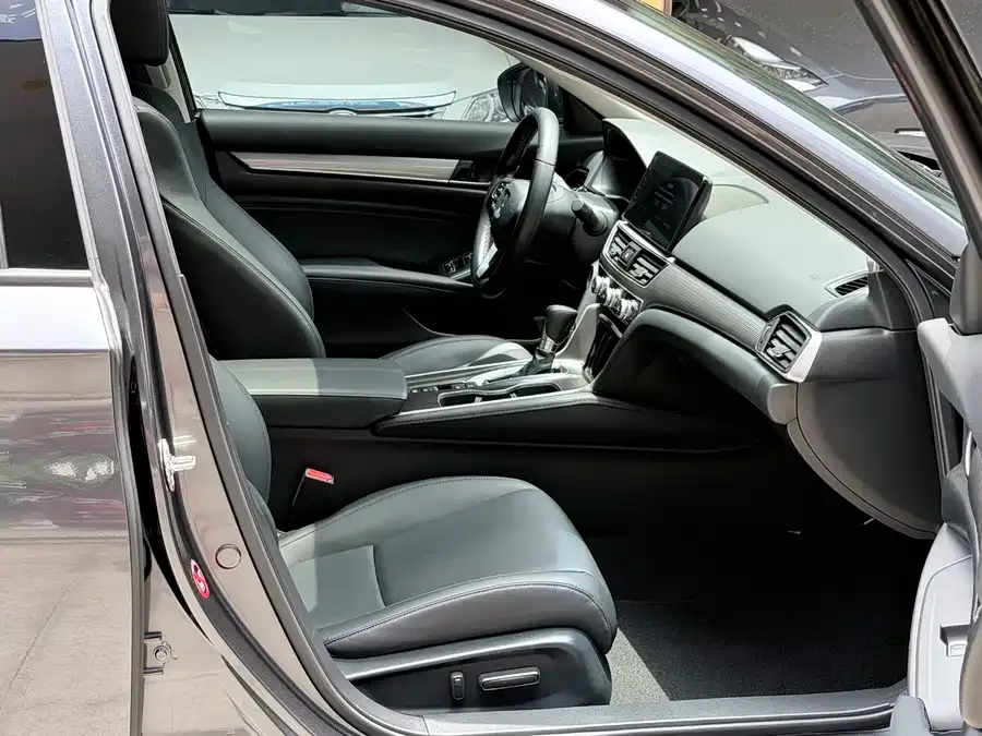Honda Accord Accord 2022 260TURBO Deluxe Edition 2022 — миниатюра 3