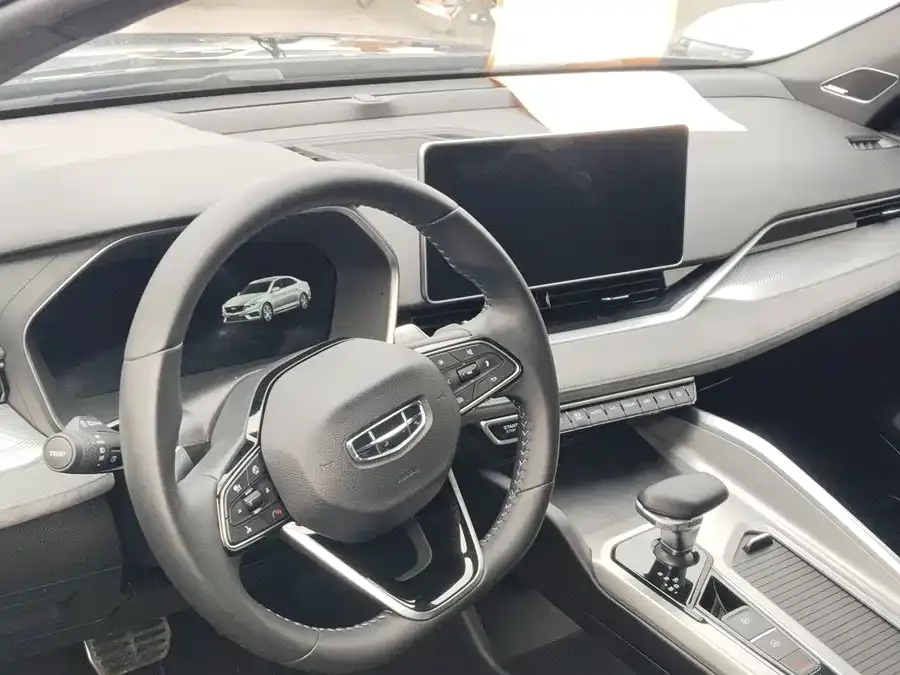 Geely Xingrui Xingrui 2023 2.0TD only available in green version 2022 — миниатюра 3