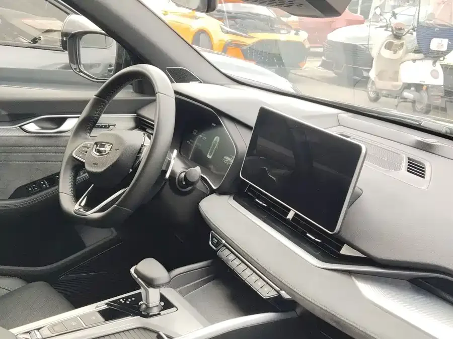 Geely Xingrui Xingrui 2023 2.0TD only available in green version 2022 — миниатюра 4