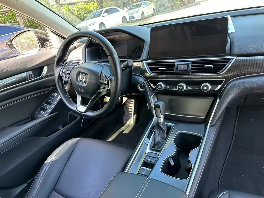 Honda Accord 2022 Accord 260TURBO Fantasy Night Premium Edition 2023 — миниатюра 3