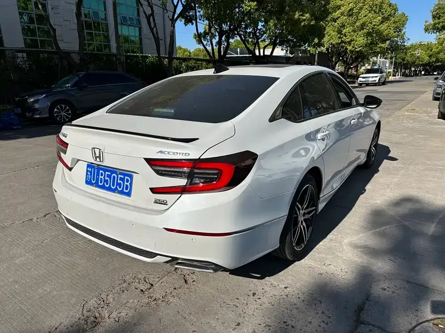 Honda Accord 2022 Accord 260TURBO Fantasy Night Premium Edition 2023 — миниатюра 4
