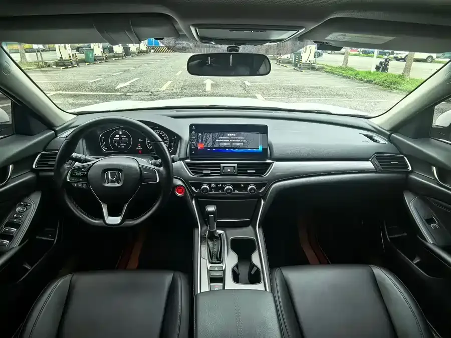 Honda Accord Accord 2022 260TURBO Deluxe Edition 2023 — миниатюра 2
